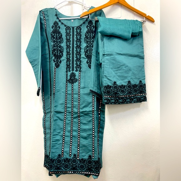 Pakistani embroidered mirror work suit - Picture 8 of 16